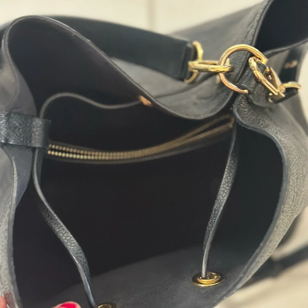 Louis Vuitton Black Leather Drawstring Shoulder Bag - Picture 3 of 3